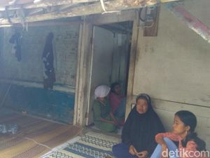 Jenazah Surnah Korban Ledakan Pabrik Kembang Api Sudah Dimakamkan Jenazah Surnah Korban Ledakan Pabrik Kembang Api Sudah Dimakamkan
