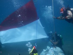 Cara Pramuka Sambut Sumpah Pemuda, Kibarkan Merah Putih di Laut