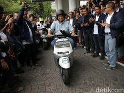 Kapan PNS Pemprov DKI Naik Motor Listrik?