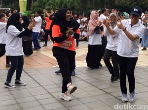 Senangnya Sri Mulyani Senam di Peringatan Hari Oeang