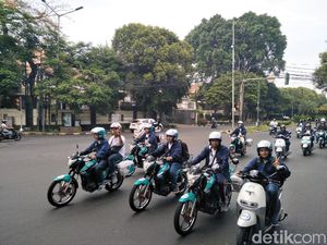 Konvoi Motor Listrik Jakarta Bukukan Rekor Muri Konvoi Motor Listrik Jakarta Bukukan Rekor Muri