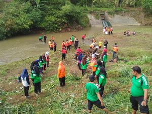 Di Hari Sumpah Pemuda, Warga Trenggalek Lakukan Saber Pungli