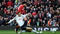 Duel pertama dalam lima pertemuan terakhir antara MU dan Spurs terjadi di Old Trafford, 15 Maret 2015 silam. Saat itu Setan Merah menang telak 3-0 berkat gol-gol dari Marouane Fellaini, Michael Carrick, dan Wayne Rooney. (Foto: Michael Regan/Getty Images)