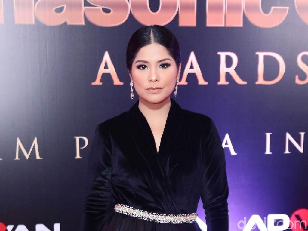 Permintaan Maaf Annisa Pohan Usai Salah Ketik Ayat Al-Quran Permintaan Maaf Annisa Pohan Usai Salah Ketik Ayat Al-Quran