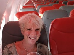 Senangnya Wanita Ini, Jadi Penumpang Satu-satunya di Pesawat