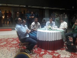 Canda Sandiaga ke Kadispora DKI soal Sepatu Kets