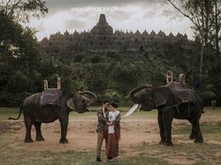 Suvenir Kahiyang-Bobby: Kotak Kaca Istimewa dan Payung Tasikmalaya