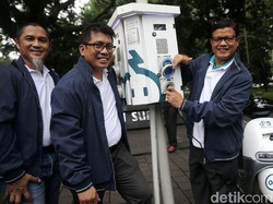 Tempat Ngecas Motor Listrik Harus Ada di Lokasi yang Strategis