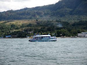 Lagi di Danau Toba, Jangan Lupa Berkeliling Naik Kapal