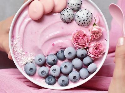 Wanita Ini Menyulap Semangkuk Smoothies Bowl Jadi Sajian Cantik!