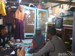 Kapolsek Teluk Naga Jenguk Keluarga Surnah Korban Ledakan Pabrik