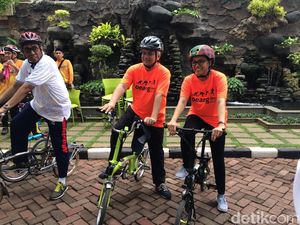 Sri Mulyani Gowes Sepeda Hingga Tanam Pohon di Hari Oeang ke-71