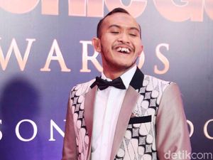 Nasib Caisar: Bercocok Tanam dan Eksis Live Streaming Demi Pundi-pundi Uang Nasib Caisar: Bercocok Tanam dan Eksis Live Streaming Demi Pundi-pundi Uang