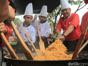 7.200 Porsi Beras Singkong Goreng Khas Cimahi Pecahkan Rekor ORI