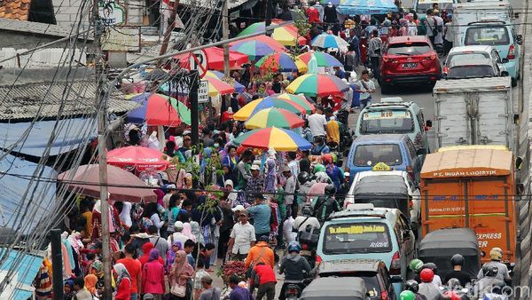 PKL Tanah Abang Kembali Kuasai Trotoar