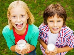 Susu Prabowo vs Ikan Menkes Nila F. Moeloek