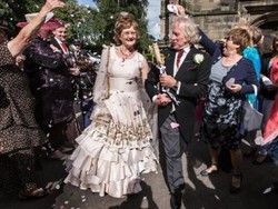 Sempat Terhalang Restu, Pasangan Kekasih Menikah 40 Tahun Kemudian