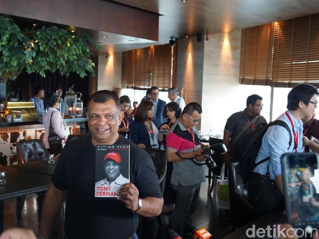 Menguak Sosok di Balik Suksesnya Bos AirAsia Tony Fernandes