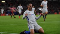 Eden Hazard (depan), Chelsea. Menciptakan tujuh peluang buat rekan-rekannya dan mencetak satu-satunya gol dalam kemenangan Chelsea atas Bournemouth. (Foto: Toby Melville/Reuters)