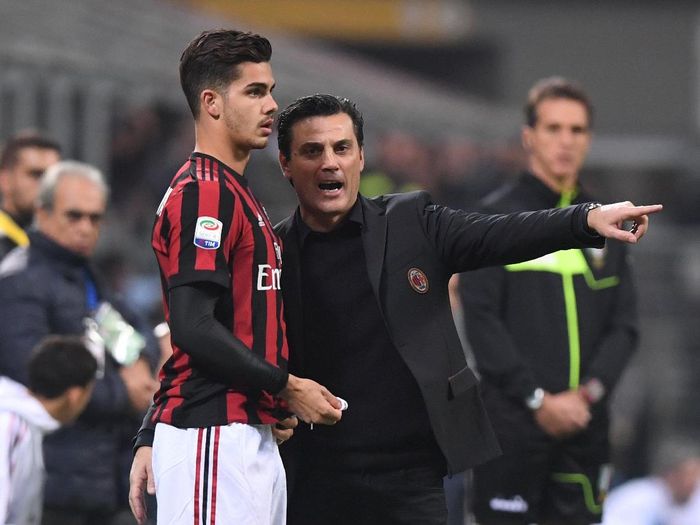 Pelatih AC Milan, Vincenzo Montella (Foto: Alberto Lingria/Reuters) Pelatih AC Milan, Vincenzo Montella (Foto: Alberto Lingria/Reuters)