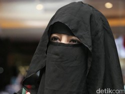 Umi Pipik Tak Mau Tempuh Jalur Hukum Terkait Foto Mesra dengan Sunu