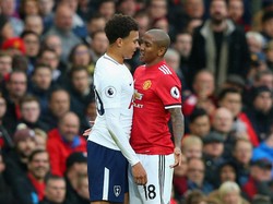 Tentang Ribut-Ribut Young dan Alli di Old Trafford