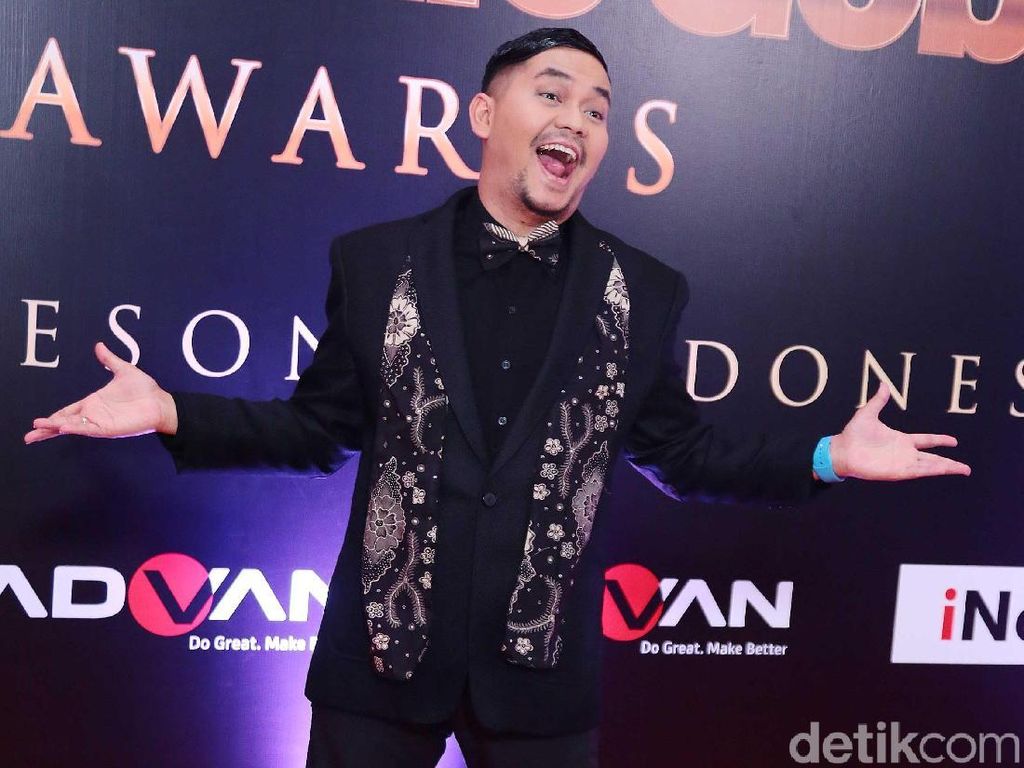 Gaya Suka-suka Indra Bekti Gaya Suka-suka Indra Bekti