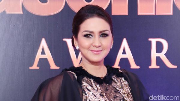 Donna Agnesia Masih Mempesona