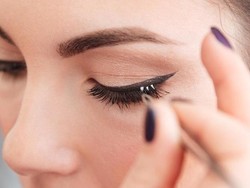 Aksi Keji di Balik Bulu Mata Palsu yang Dipakai Wanita untuk Tampil Cantik