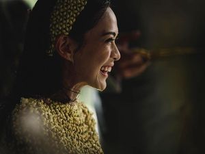 Basah-basahan, Mesty Ariotedjo Tetap Cantik Mempesona Saat Siraman