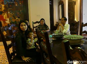 Jokowi Rapat dengan Mensesneg dan Luhut di Solo, Bahas Apa?