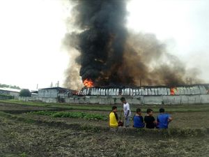 Pabrik Pengolahan Minyak di Mojokerto Kembali Terbakar