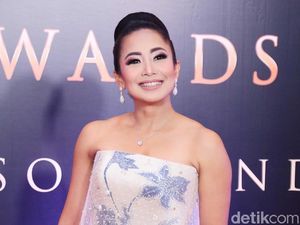 Feni Rose Pilih Bungkam Usai Dilaporkan Deolipa Yumara Feni Rose Pilih Bungkam Usai Dilaporkan Deolipa Yumara