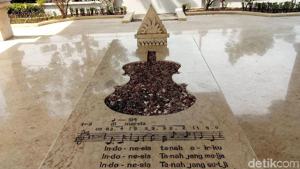 Menengok Makam WR Soepratman di Surabaya Menengok Makam WR Soepratman di Surabaya