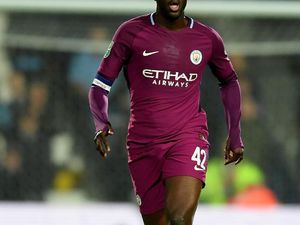 Yaya Toure Ingin Tetap di Inggris, Siap Kembalikan Gaji Andai Tak Memuaskan