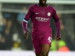 Yaya Toure Ingin Tetap di Inggris, Siap Kembalikan Gaji Andai Tak Memuaskan