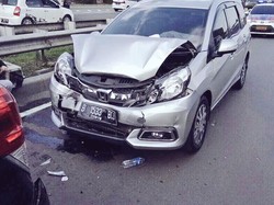 Empat Mobil Tabrakan Beruntun di Tol Kampung Rambutan, Lalin Macet