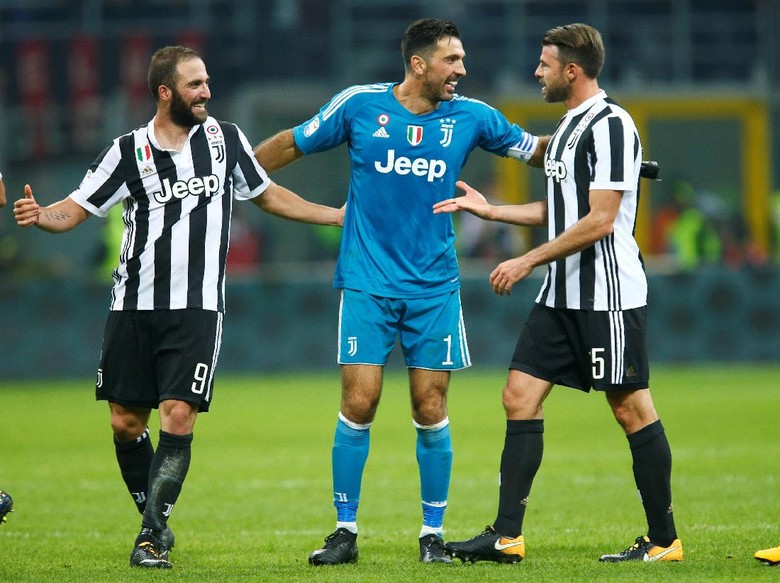 Dua Gol Higuain Bawa Juventus Kalahkan Milan Dua Gol Higuain Bawa Juventus Kalahkan Milan