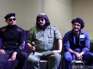 Gaya Unik Cast 5 Cowok Jagoan di Indonesia Comic Con