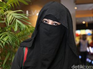 Umi Pipik Jarang Mengajar Ngaji karena Pengaruh Isu Nikah dengan Sunu? Umi Pipik Jarang Mengajar Ngaji karena Pengaruh Isu Nikah dengan Sunu?