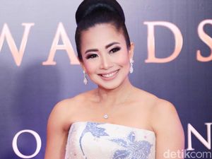 Feni Rose Kagumi Ketegaran Denada