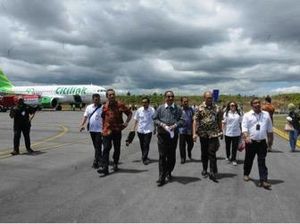 Momen Bersejarah, Dua Pesawat Mendarat Mulus di SIlangit