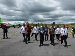 Momen Bersejarah, Dua Pesawat Mendarat Mulus di SIlangit