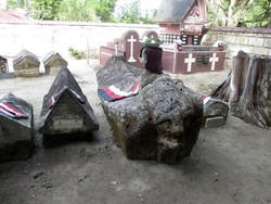 Ziarah ke Makam Raja-raja Samosir