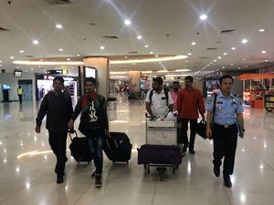 Imigrasi Tanjung Perak Deportasi 5 WN India Imigrasi Tanjung Perak Deportasi 5 WN India