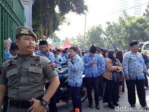 PNS Pria Ingin Cuti Sebulan Saat Istri Melahirkan? Ini Syaratnya PNS Pria Ingin Cuti Sebulan Saat Istri Melahirkan? Ini Syaratnya