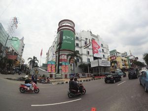 Faisal Basri: Ritel Berguguran Bukan Karena Daya Beli Lesu Faisal Basri: Ritel Berguguran Bukan Karena Daya Beli Lesu