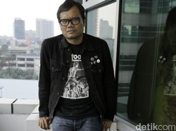 Tora Sudiro dan Soleh Solihun Main Band Bareng di Reuni Z