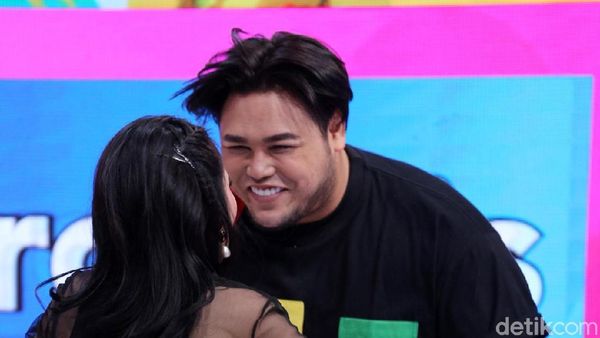 Digoyang Sambalado oleh Ayu Ting Ting, Ivan Gunawan Semringah