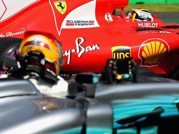 Lewis Hamilton sempat meragukan Sebastian Vettel menabraknya dengan sengaja (Mark Thompson/Getty Images)